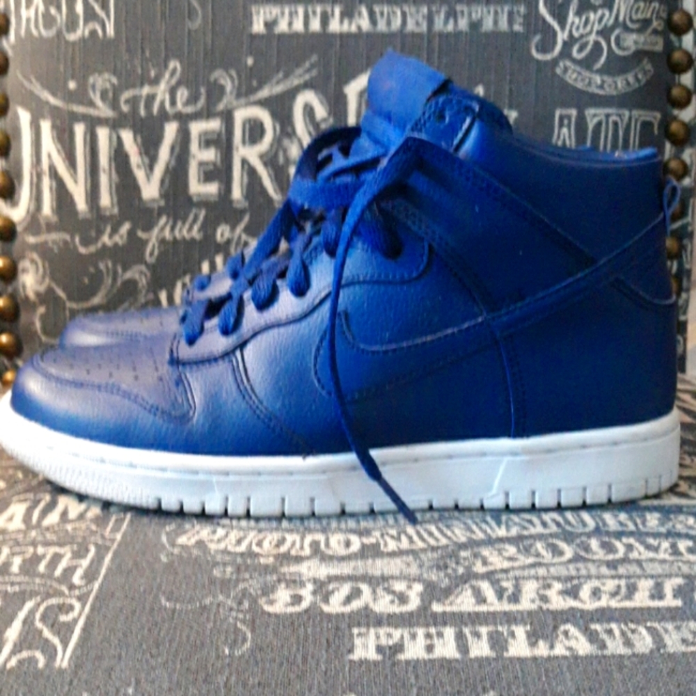 BLUE NIKE SZ 6Y